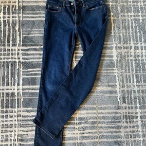 Selling cause I’ve gained weight. Snug jeans that hug your body. comfortable